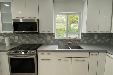 Villa ou maison à louer à Miami, Floride: 3 chambres, 147.71 m2 № 2091382 - photo 10