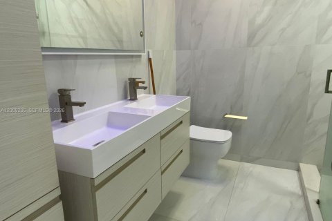 Villa ou maison à louer à Miami, Floride: 3 chambres, 147.71 m2 № 2091382 - photo 21