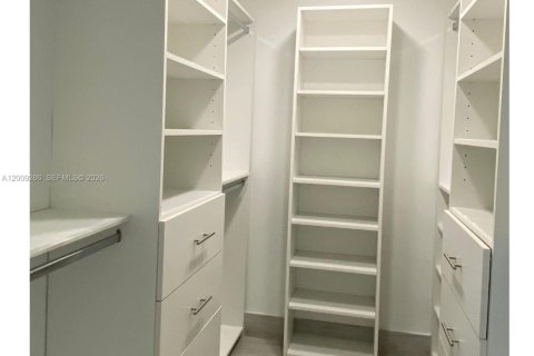 Villa ou maison à louer à Miami, Floride: 3 chambres, 147.71 m2 № 2091382 - photo 19