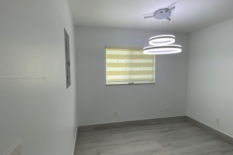 Villa ou maison à louer à Miami, Floride: 3 chambres, 147.71 m2 № 2091382 - photo 15