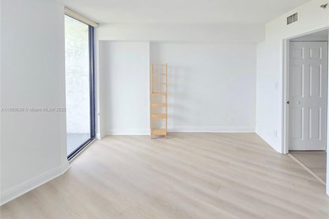 Condo in Aventura, Florida, 1 bedroom  № 1951419 - photo 12