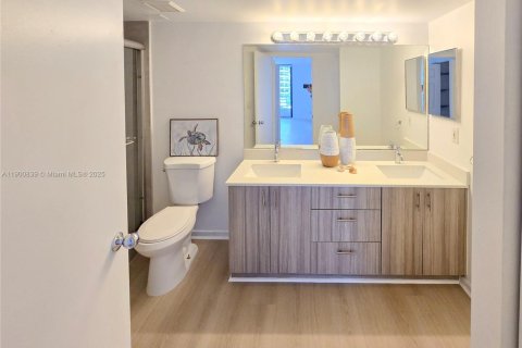 Condo in Aventura, Florida, 1 bedroom  № 1951419 - photo 3