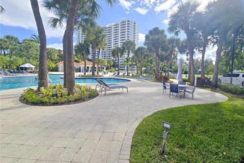Condo in Aventura, Florida, 1 bedroom  № 1951419 - photo 10
