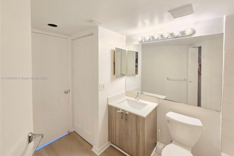 Condo in Aventura, Florida, 1 bedroom  № 1951419 - photo 11