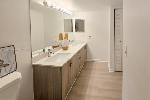 Condo in Aventura, Florida, 1 bedroom  № 1951419 - photo 4
