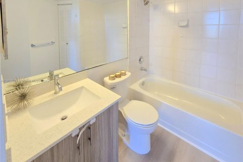 Condo in Aventura, Florida, 1 bedroom  № 1951419 - photo 1