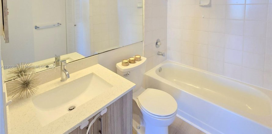 Condo in Aventura, Florida, 1 bedroom  № 1951419