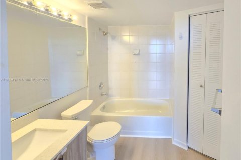 Condo in Aventura, Florida, 1 bedroom  № 1951419 - photo 14