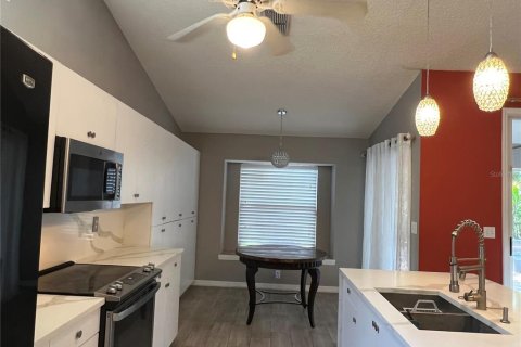 Casa en alquiler en Clearwater, Florida, 2 dormitorios, 126.35 m2 № 1908410 - foto 11
