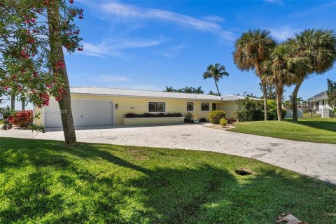 House in Cape Coral, Florida 4 bedrooms, 192.4 sq.m. № 1739296 - photo 12