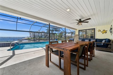House in Cape Coral, Florida 4 bedrooms, 192.4 sq.m. № 1739296 - photo 9