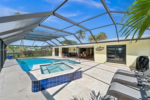 House in Cape Coral, Florida 4 bedrooms, 192.4 sq.m. № 1739296 - photo 7