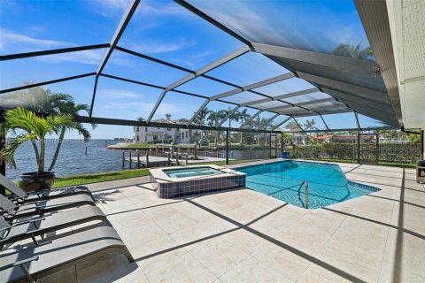 House in Cape Coral, Florida 4 bedrooms, 192.4 sq.m. № 1739296 - photo 6