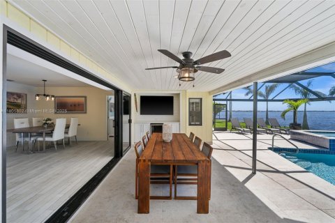 House in Cape Coral, Florida 4 bedrooms, 192.4 sq.m. № 1739296 - photo 10