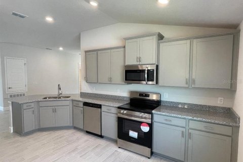 House in Dade City, Florida 4 bedrooms, 169.08 sq.m. № 1279493 - photo 8