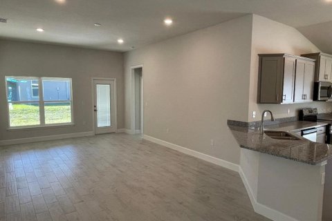 House in Dade City, Florida 4 bedrooms, 169.08 sq.m. № 1279493 - photo 6