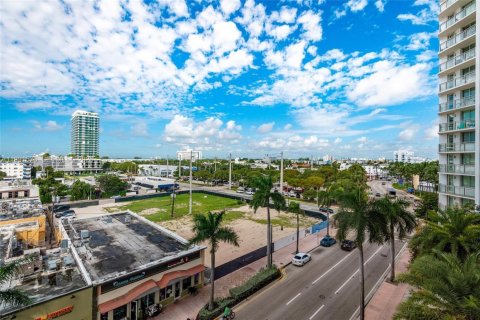 Condo in Miami Beach, Florida, 2 bedrooms  № 2056112 - photo 5