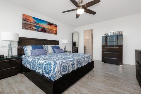 Condo in Miami Beach, Florida, 2 bedrooms  № 2056112 - photo 22