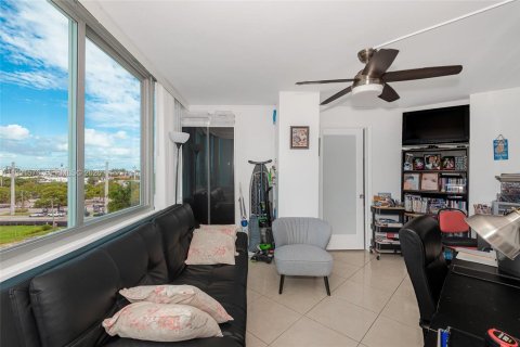 Condo in Miami Beach, Florida, 2 bedrooms  № 2056112 - photo 19