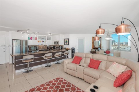 Condo in Miami Beach, Florida, 2 bedrooms  № 2056112 - photo 8