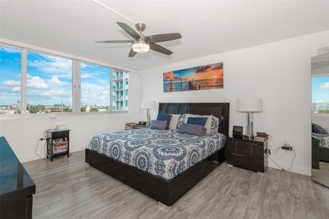 Condo in Miami Beach, Florida, 2 bedrooms  № 2056112 - photo 21