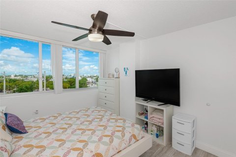 Condo in Miami Beach, Florida, 2 bedrooms  № 2056112 - photo 26