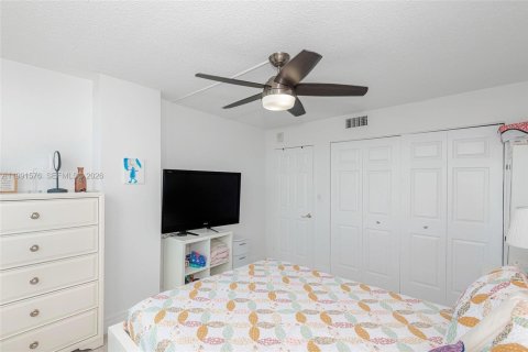 Condo in Miami Beach, Florida, 2 bedrooms  № 2056112 - photo 27