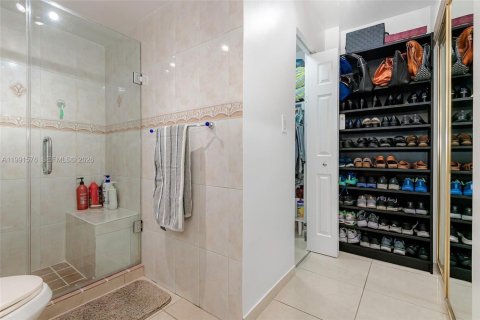 Condo in Miami Beach, Florida, 2 bedrooms  № 2056112 - photo 24