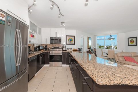 Condo in Miami Beach, Florida, 2 bedrooms  № 2056112 - photo 20