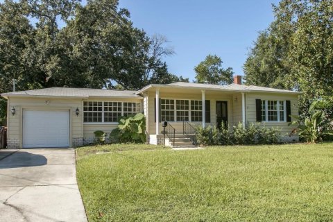 House in Orlando, Florida 2 bedrooms, 193.61 sq.m. № 2430576
