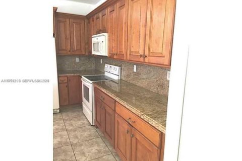 Villa ou maison à louer à Miami, Floride: 4 chambres, 309.36 m2 № 2009799 - photo 9