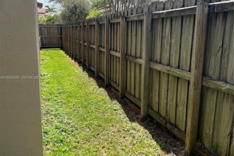 Villa ou maison à louer à Miami, Floride: 4 chambres, 309.36 m2 № 2009799 - photo 19