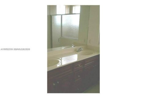 Villa ou maison à louer à Miami, Floride: 4 chambres, 309.36 m2 № 2009799 - photo 17