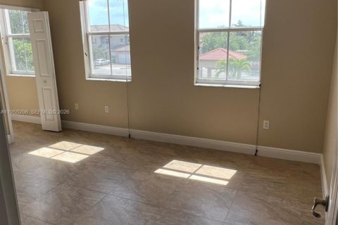 Villa ou maison à louer à Miami, Floride: 4 chambres, 309.36 m2 № 2009799 - photo 23