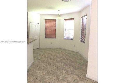 Villa ou maison à louer à Miami, Floride: 4 chambres, 309.36 m2 № 2009799 - photo 10