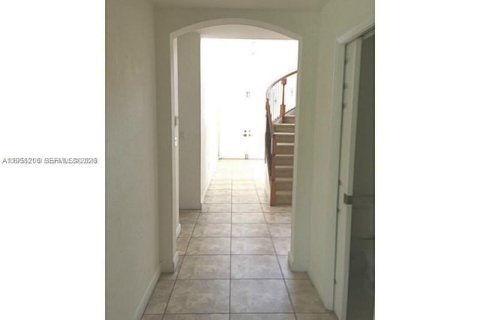 Villa ou maison à louer à Miami, Floride: 4 chambres, 309.36 m2 № 2009799 - photo 16