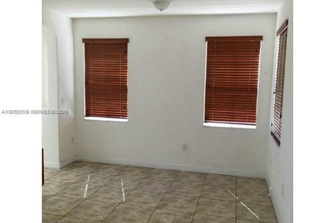 Villa ou maison à louer à Miami, Floride: 4 chambres, 309.36 m2 № 2009799 - photo 12