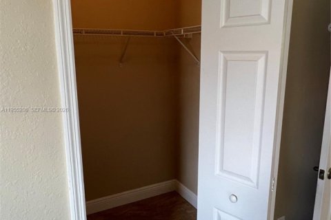 Villa ou maison à louer à Miami, Floride: 4 chambres, 309.36 m2 № 2009799 - photo 30