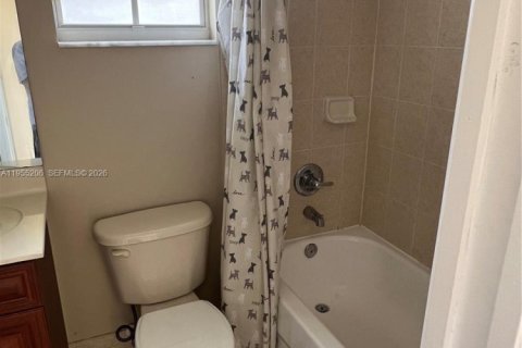 Villa ou maison à louer à Miami, Floride: 4 chambres, 309.36 m2 № 2009799 - photo 26