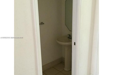 Villa ou maison à louer à Miami, Floride: 4 chambres, 309.36 m2 № 2009799 - photo 14