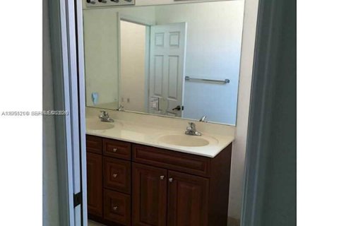 Villa ou maison à louer à Miami, Floride: 4 chambres, 309.36 m2 № 2009799 - photo 15