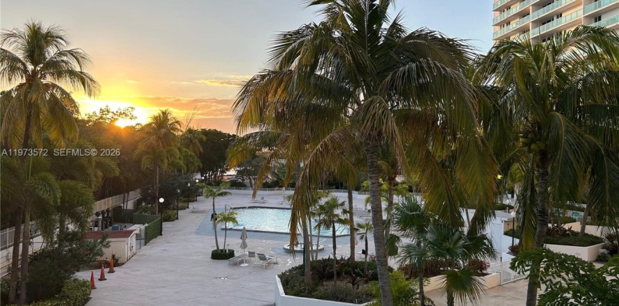 Condominio en Sunny Isles Beach, Florida, 2 dormitorios  № 2033407