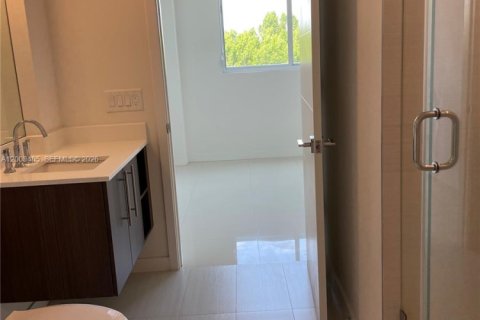 Condo in Doral, Florida, 3 bedrooms № 2170430 - photo 17