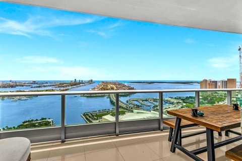 Condominio en Miami, Florida, 1 dormitorio  № 2084975