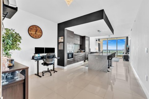 Condominio en venta en Miami, Florida, 1 dormitorio, 84.73 m2 № 2084975 - foto 7