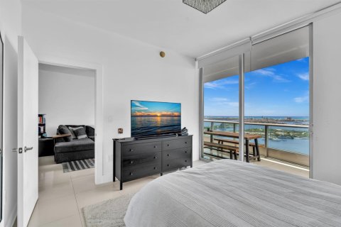 Condominio en venta en Miami, Florida, 1 dormitorio, 84.73 m2 № 2084975 - foto 18