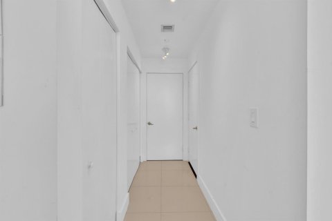 Condominio en venta en Miami, Florida, 1 dormitorio, 84.73 m2 № 2084975 - foto 22