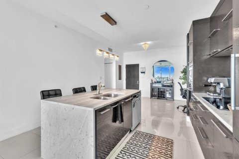 Condominio en venta en Miami, Florida, 1 dormitorio, 84.73 m2 № 2084975 - foto 12