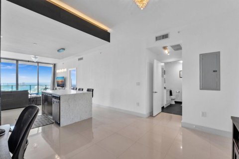 Condominio en venta en Miami, Florida, 1 dormitorio, 84.73 m2 № 2084975 - foto 9