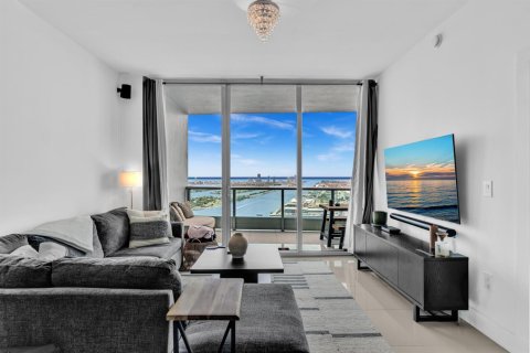 Condominio en venta en Miami, Florida, 1 dormitorio, 84.73 m2 № 2084975 - foto 14